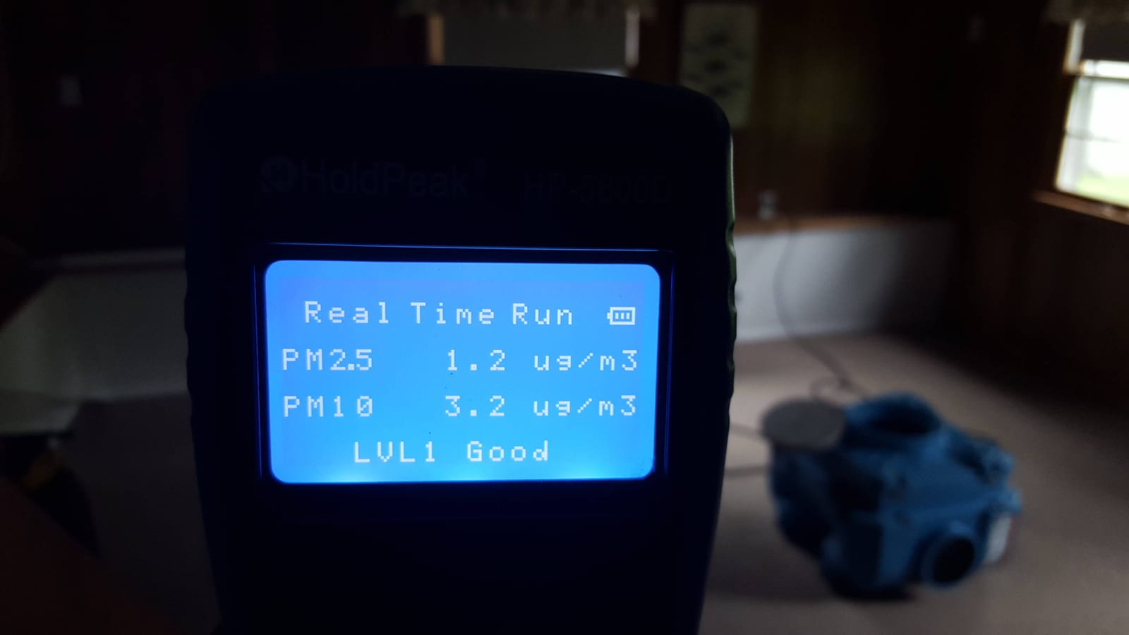 HoldPeak air quality meter showing PM2.5 and PM10 levels at LVL1 Good after remediation